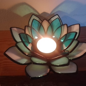 Floare de Lotus Suport de lumânare Tiffany Eleganță și armonie într-un singur obiect - casă & stil de viață - lumânări, parfumuri, arome - lumânări și sfeșnice - Artynos.ro