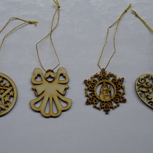 Set 8 ornamente pentru pomul de Crăciun (4 ornamente din lemn natural) - accesorii de crăciun - decorațiuni de crăciun de casă - decorațiuni pentru pomul de crăciun - Artynos.ro