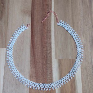 Colier choker (alb perlat - auriu roz) - bijuterii - coliere - coliere cu mărgele - Artynos.ro